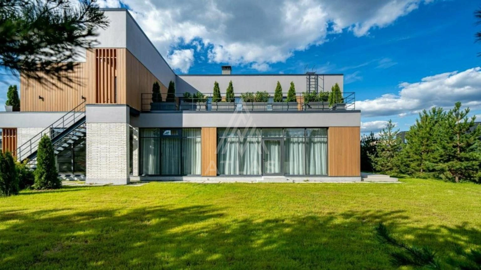 Новый современный дом с панорамным остеклением, фото 23