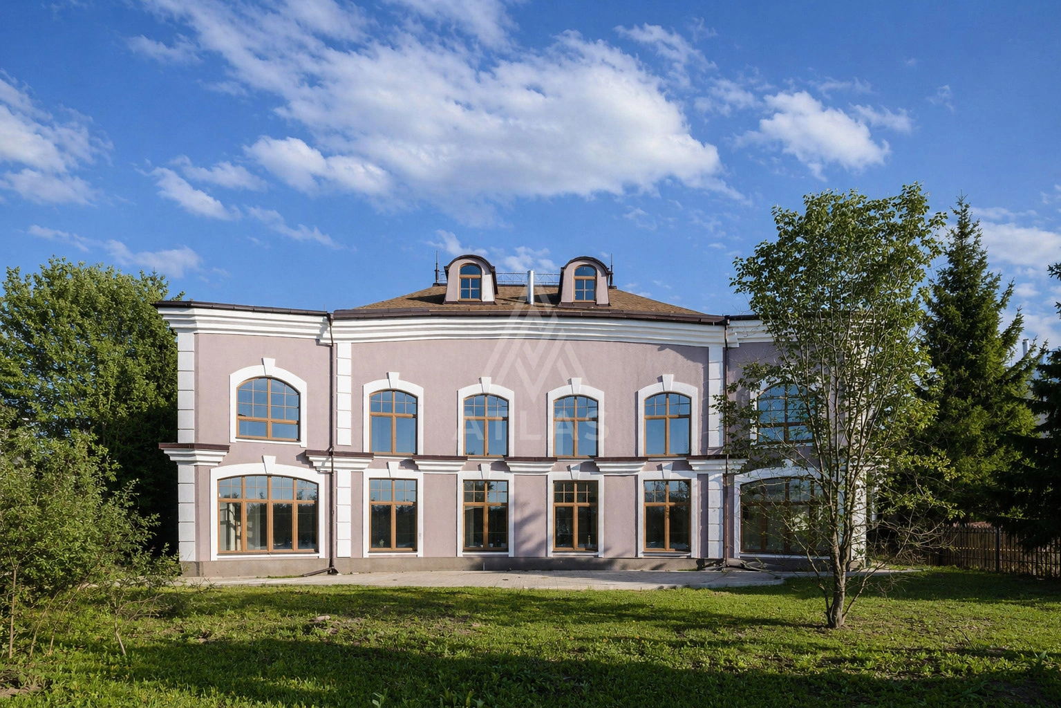 Дом с классической архитектурой, фото 11