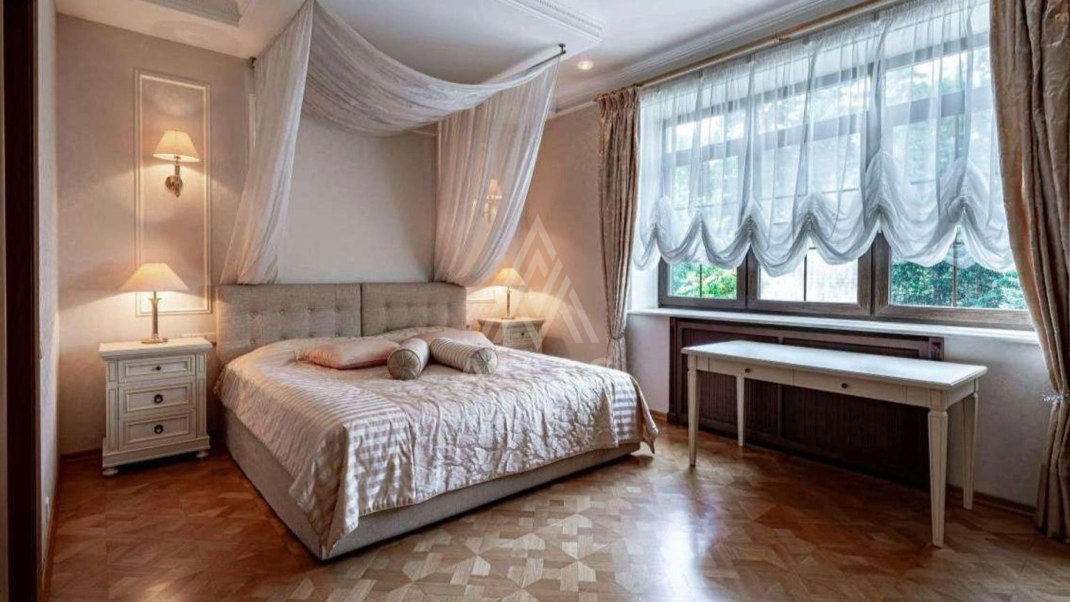 Классический дом на участке с вековыми деревьями, фото 9