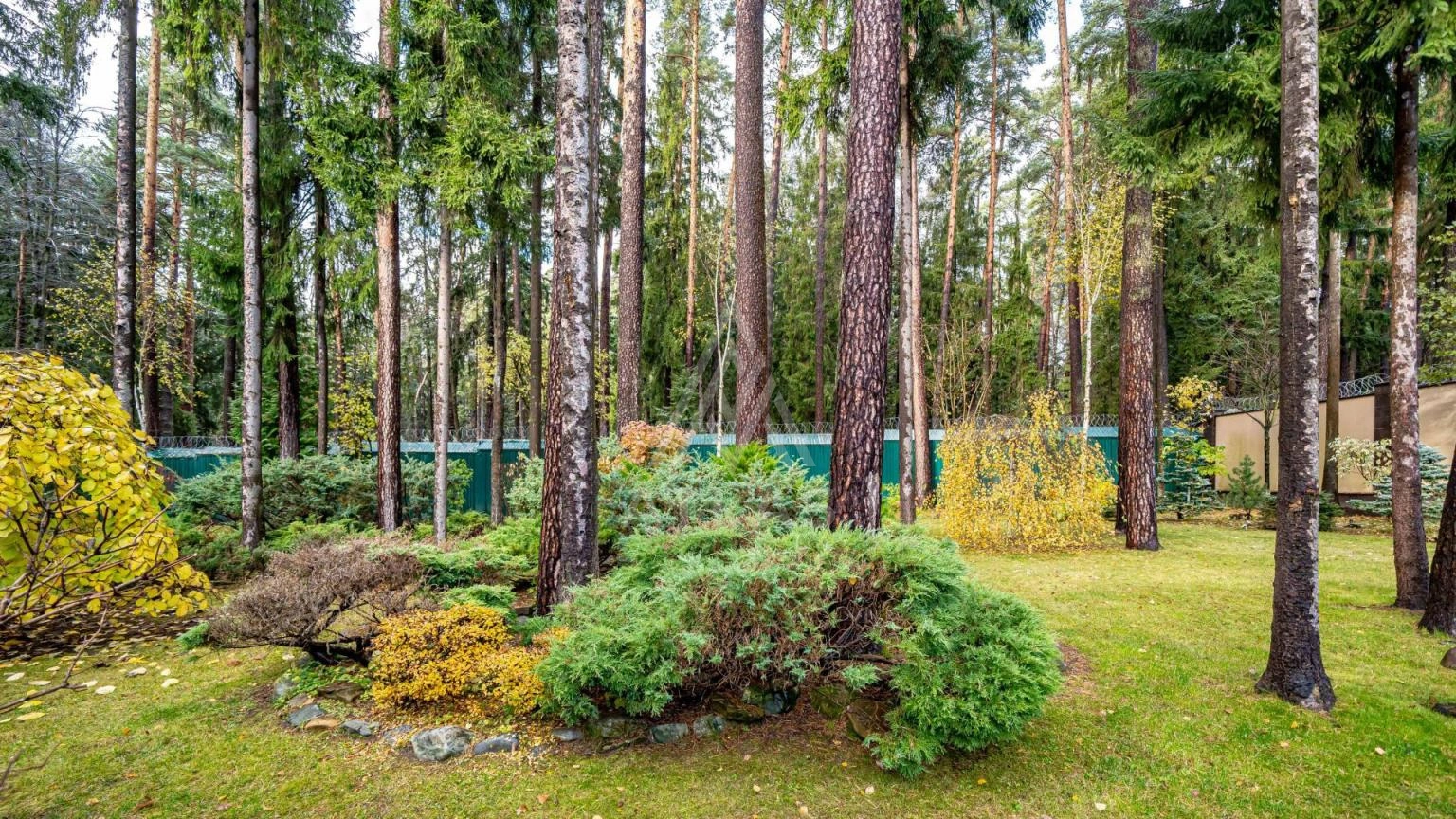Классическая резиденция с бассейном и гостевыми домами, фото 31