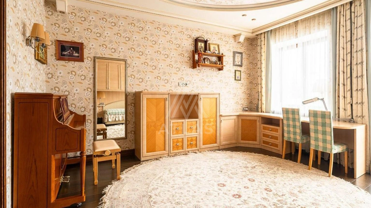 Дом в классическом стиле с бассейном, фото 10