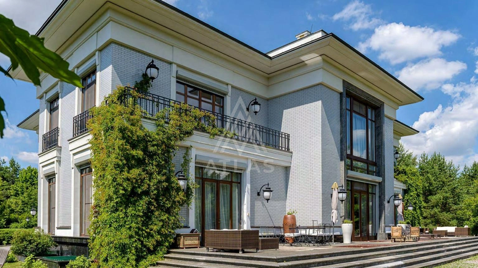 Резиденция в классическом стиле с элементами эклектики, фото 1