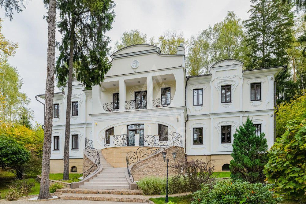 Резиденция в стиле модерн на лесном участке, фото 33