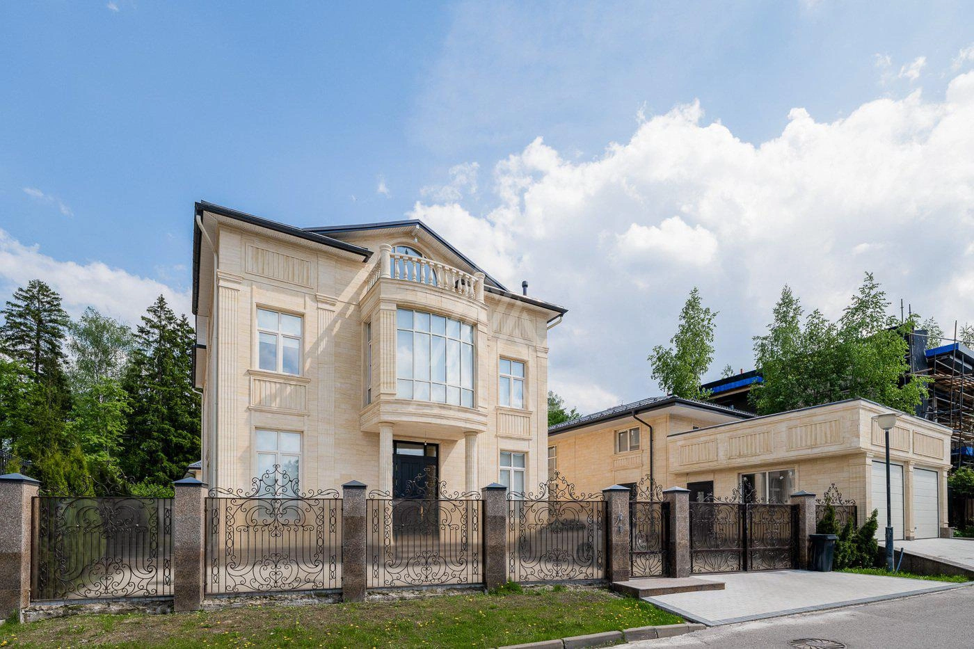 Классическая резиденция с бассейном, фото 1