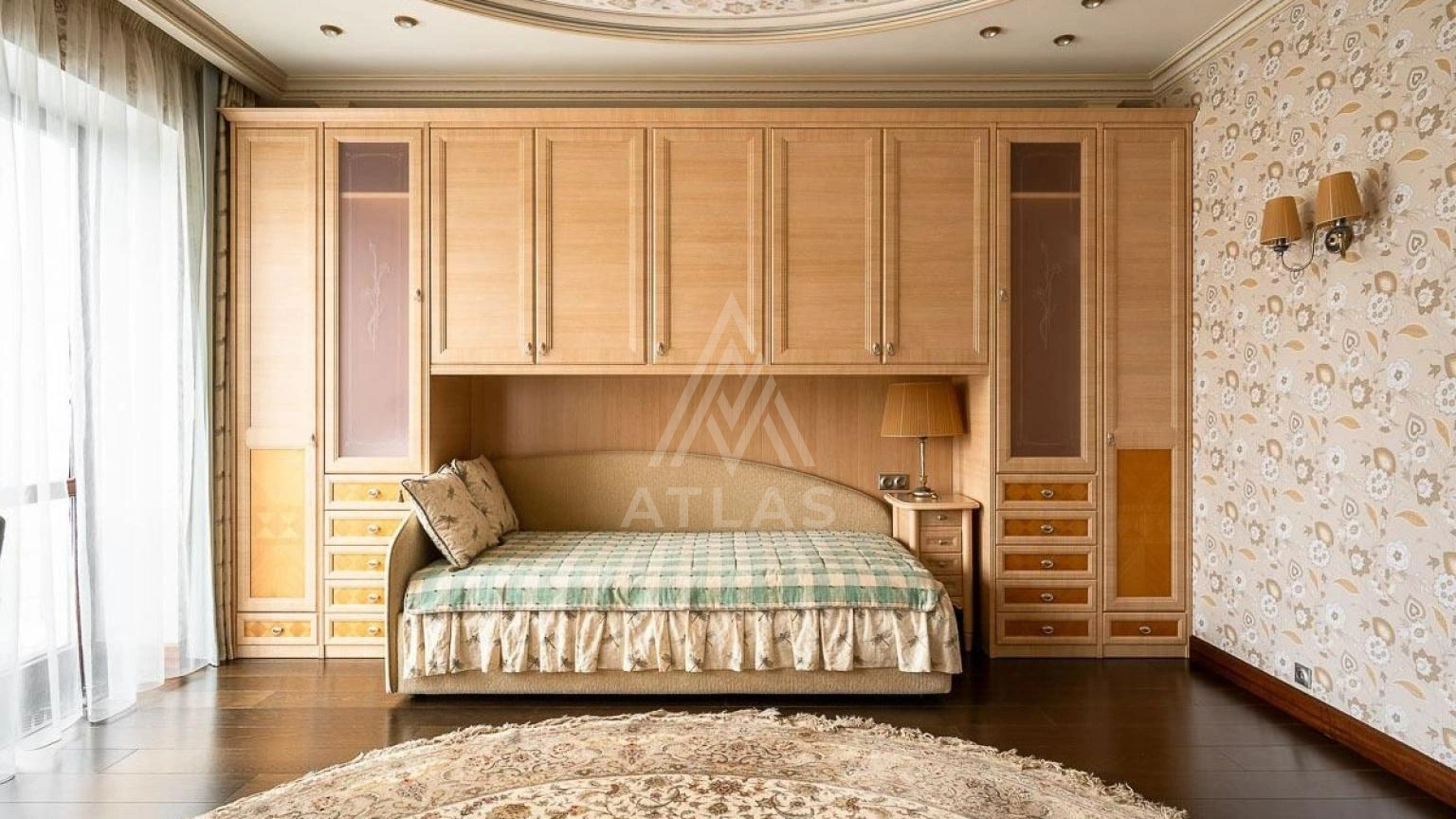 Дом в классическом стиле с бассейном, фото 11