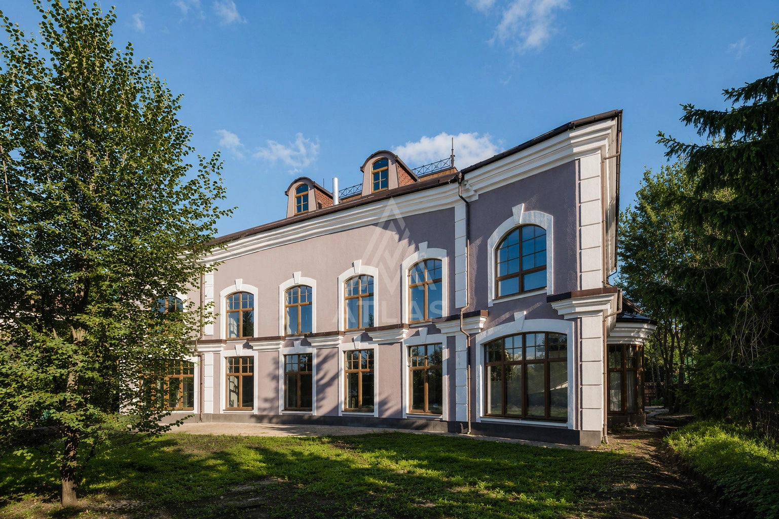 Дом с классической архитектурой, фото 12