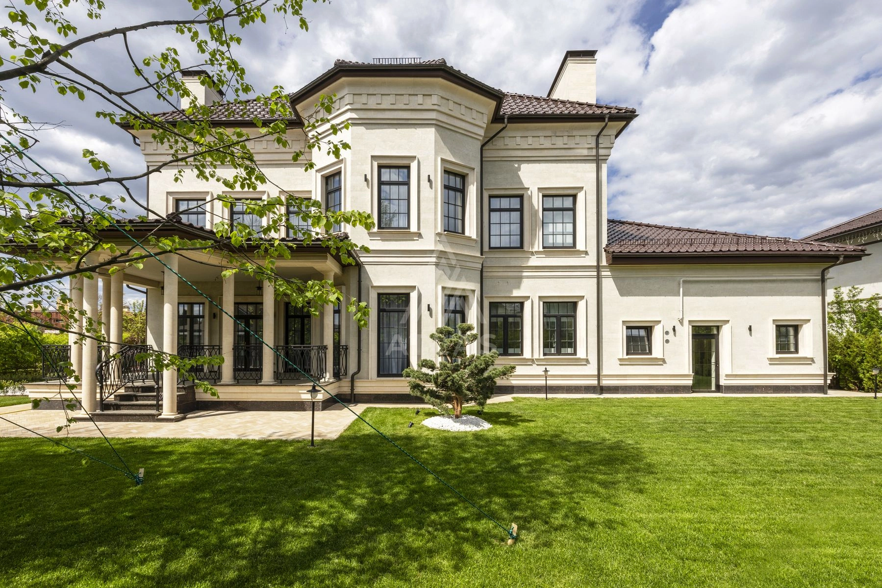 Дом в стиле современной классики, фото 1
