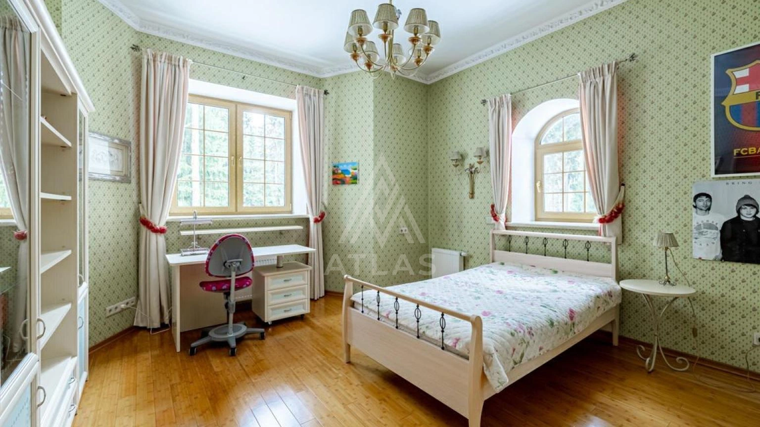 Классический дом в окружении леса, фото 13