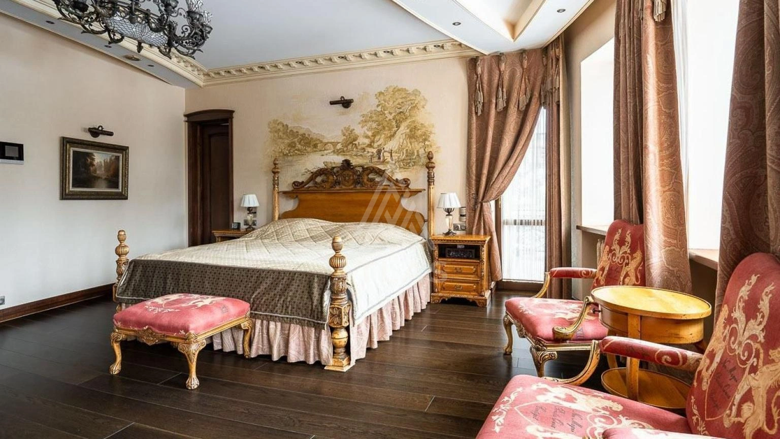 Дом в классическом стиле с бассейном, фото 6