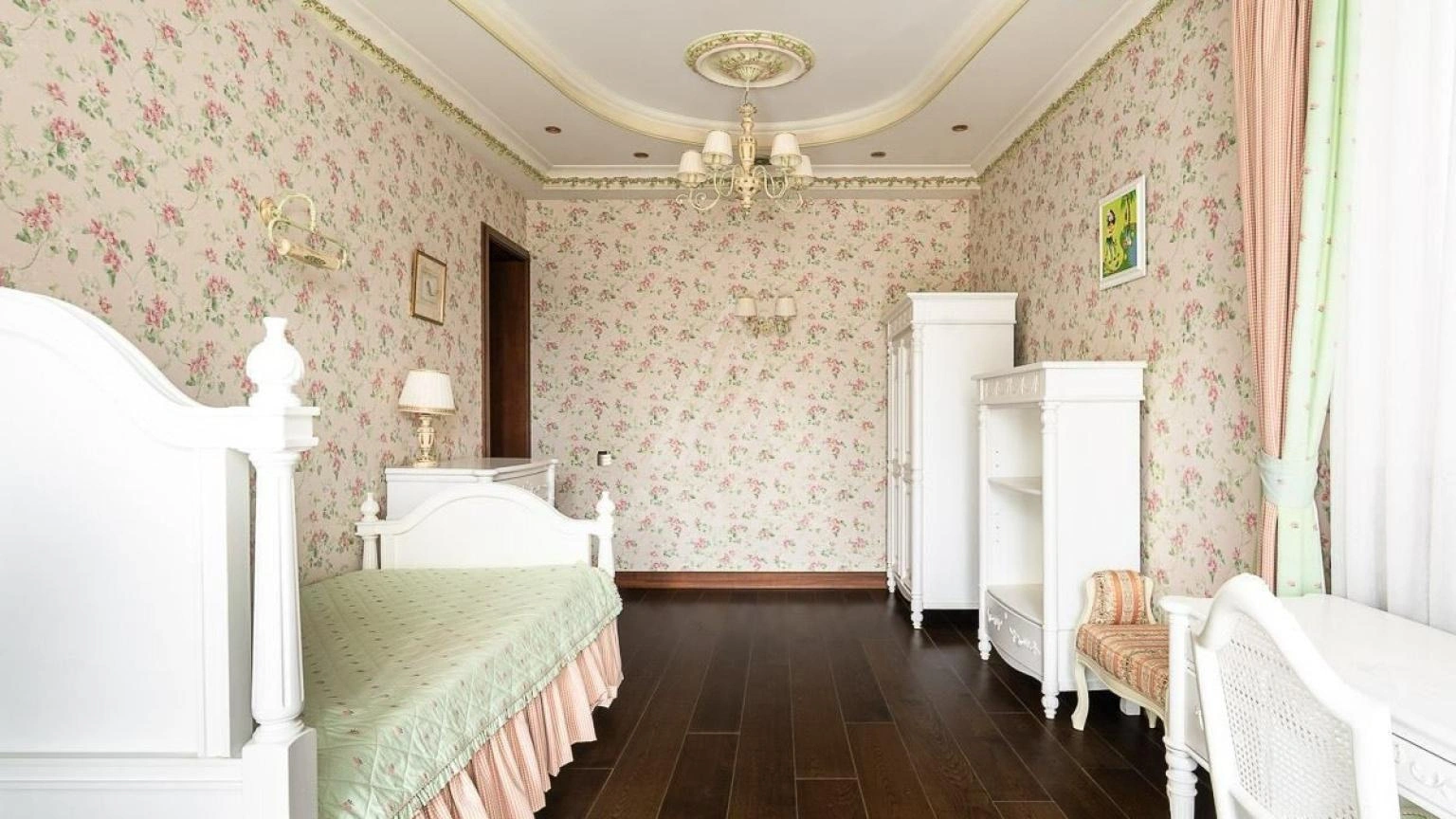 Дом в классическом стиле с бассейном, фото 15