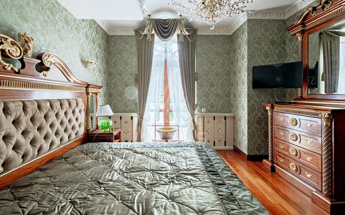 Классический особняк с бассейном на лесном участке, фото 9