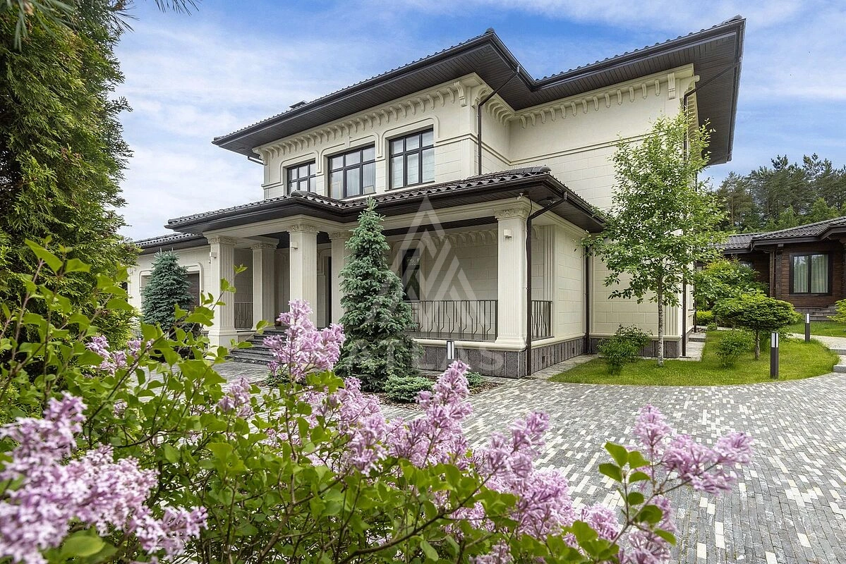 Современный дом в тихой части поселка, фото 1