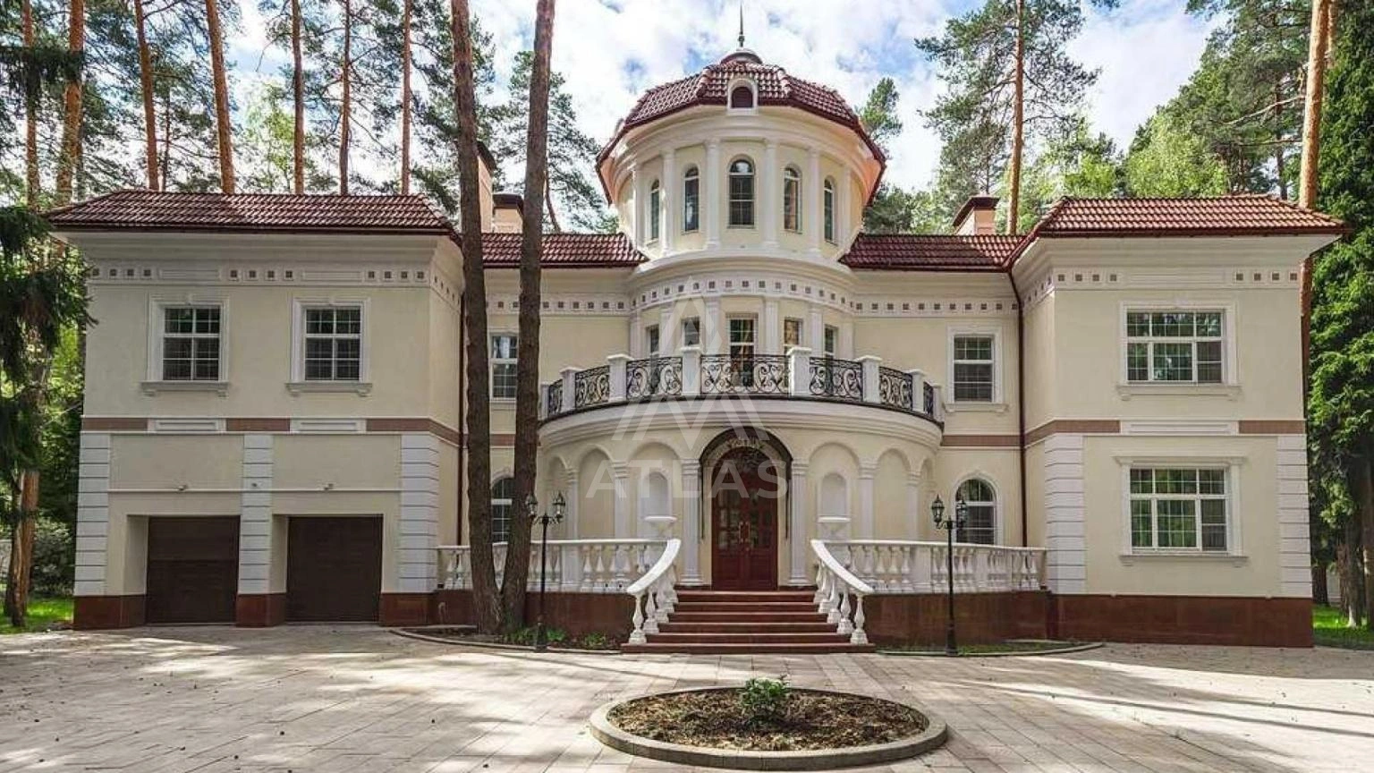 Классическая усадьба на лесном участке, фото 1