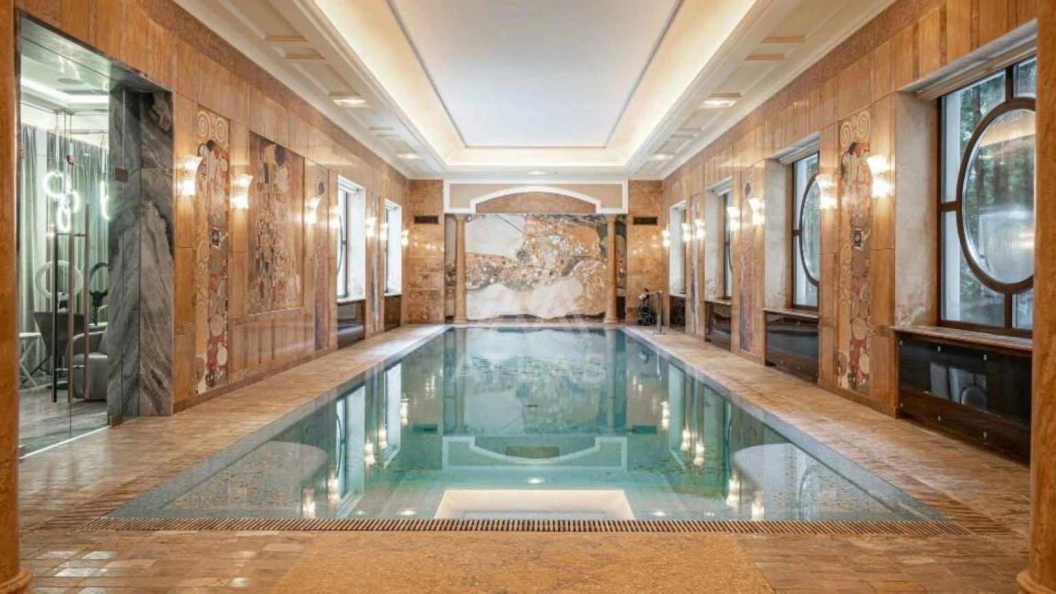 Классическая резиденция с бассейном, фото 1