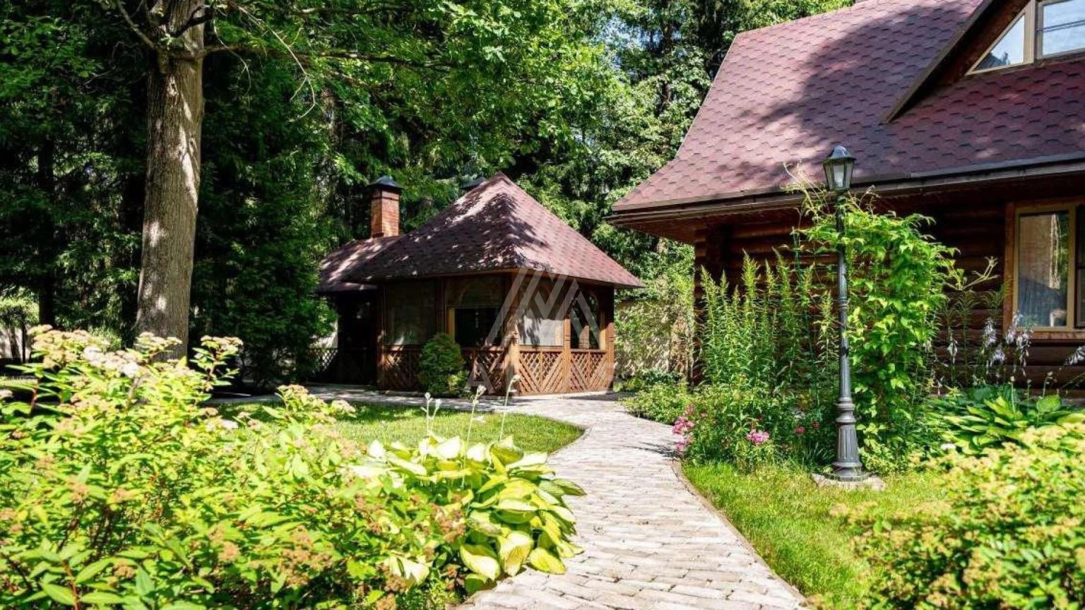 Классический дом на участке с вековыми деревьями, фото 23