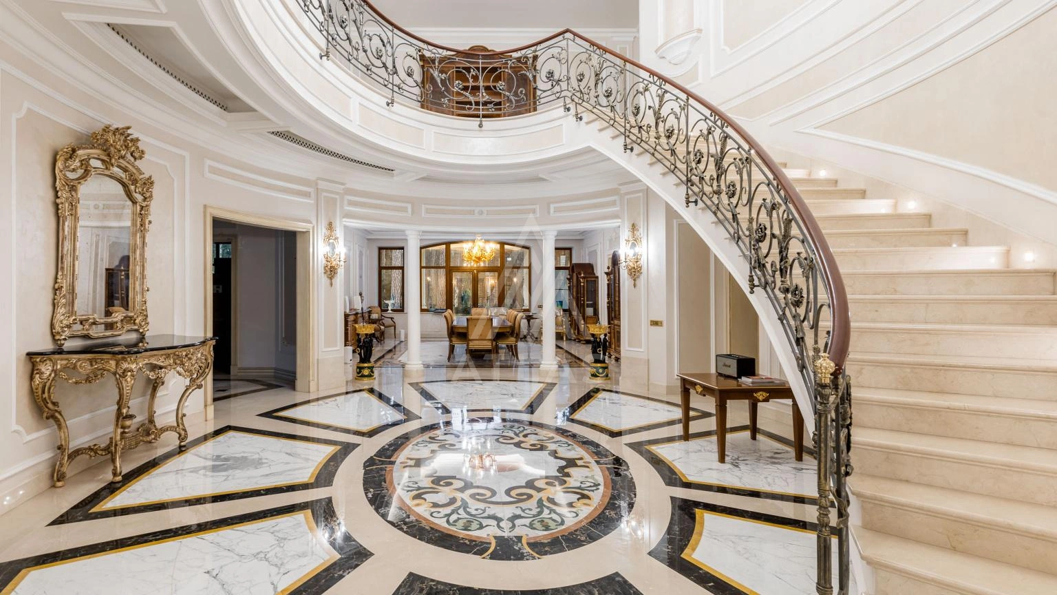 Классическая резиденция с бассейном, фото 2