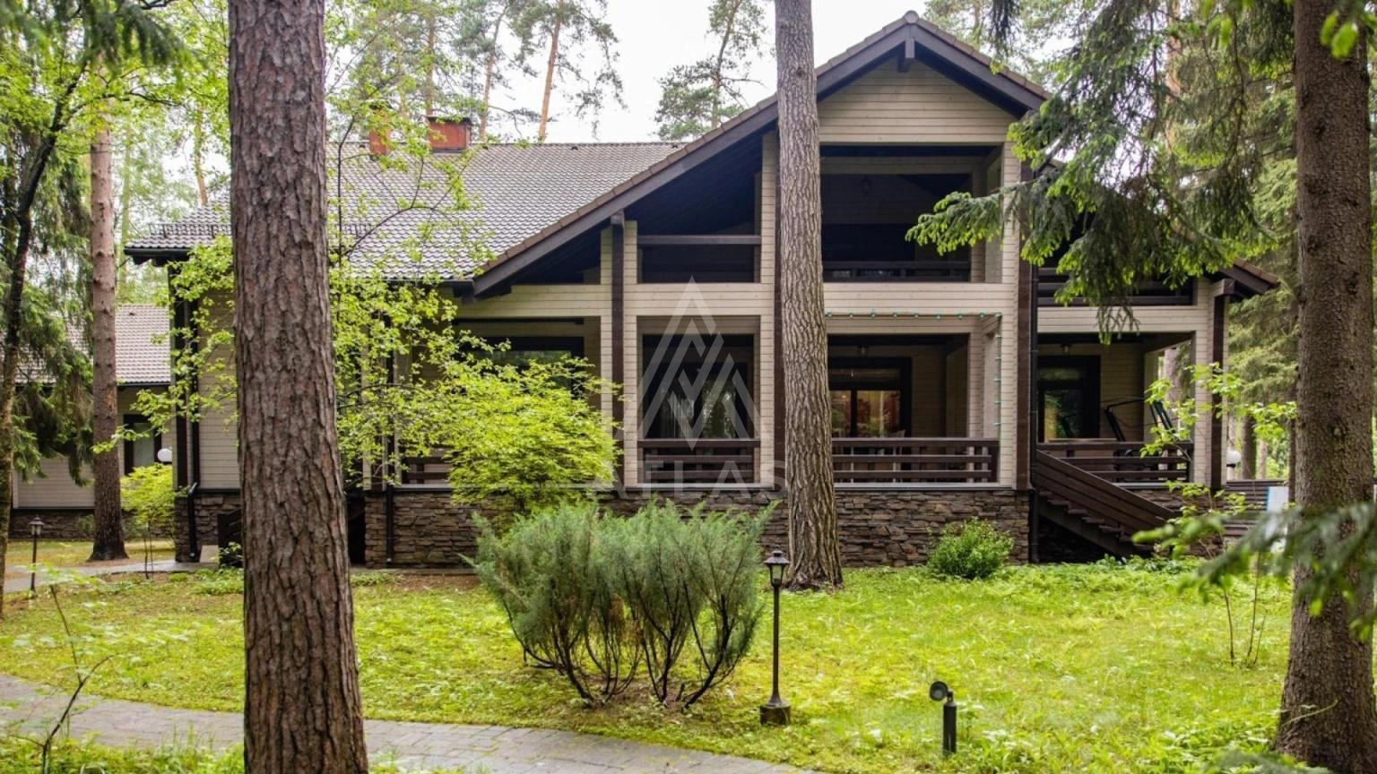Дом в стиле шале из клееного бруса, фото 1