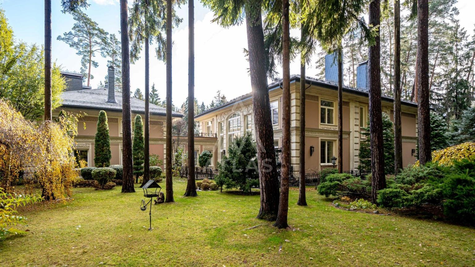 Классическая резиденция с бассейном и гостевыми домами, фото 26