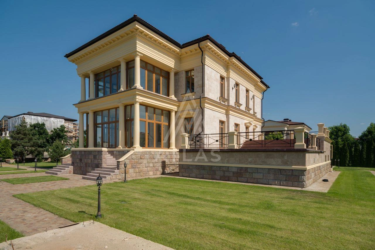 Дом в классическом стиле с гаражом, фото 9