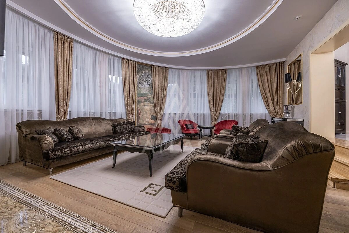 Дом в классическом стиле с SPA-зоной, фото 4