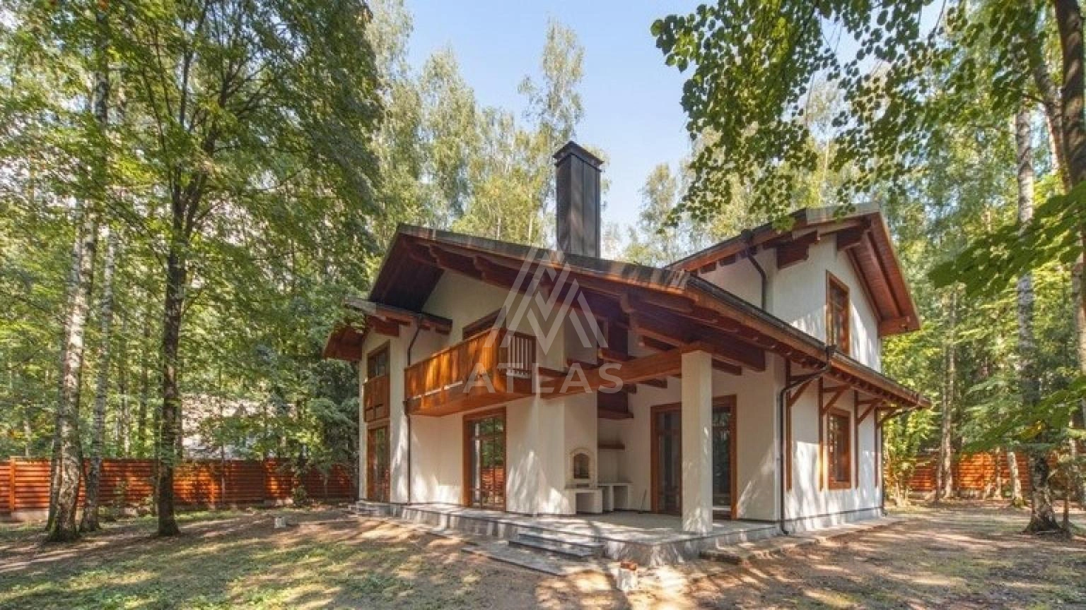 Дом с 4 спальнями на лесном участке, фото 1