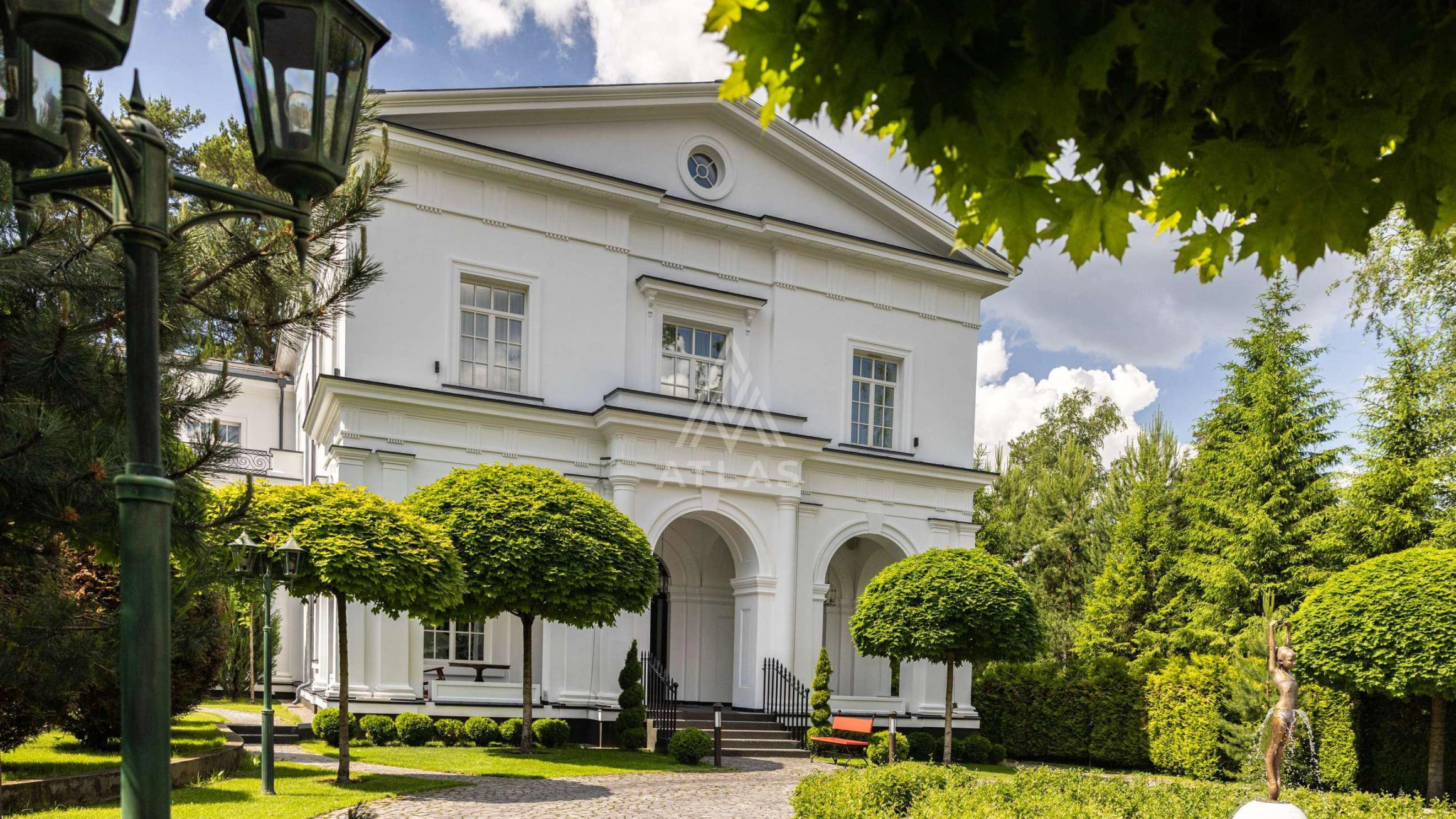 Классическая резиденция с большой придомовой территорией, фото 2