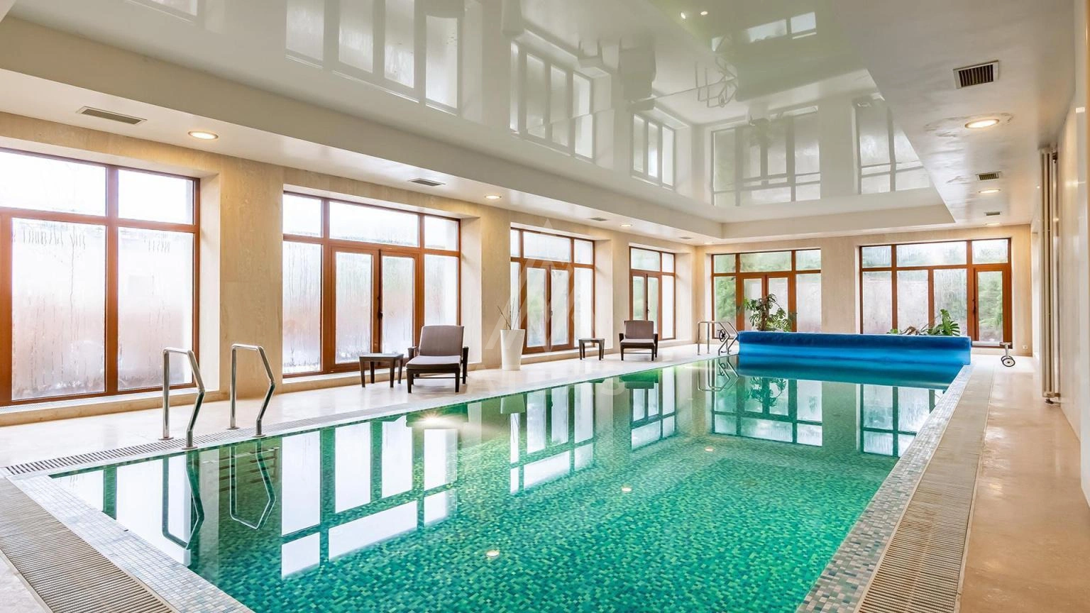 Классический особняк с полноценным SPA c бассейном, фото 18