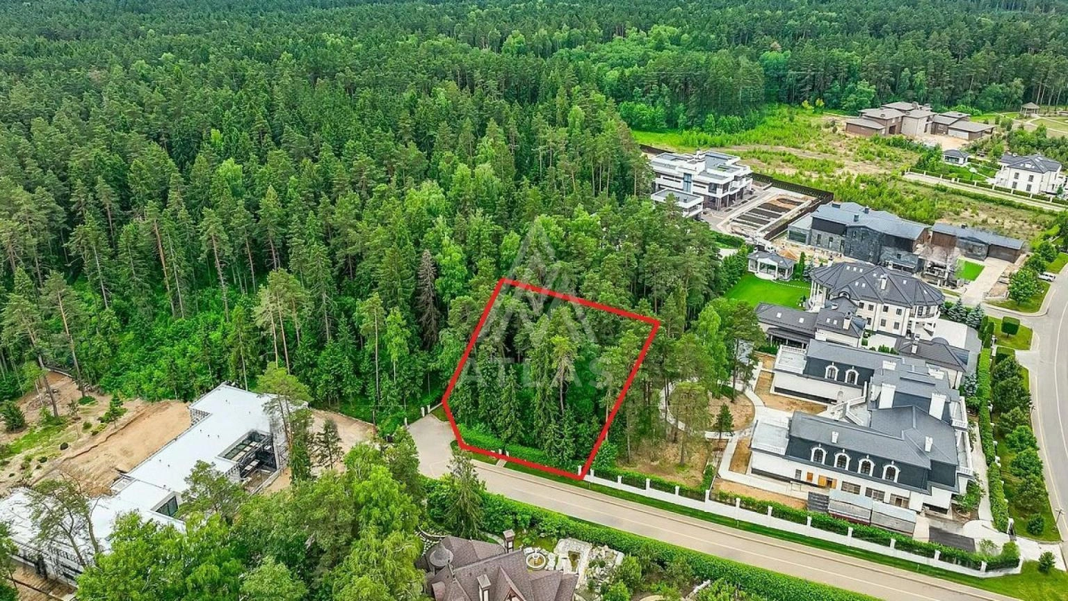 Лесной участок у озера, фото 1