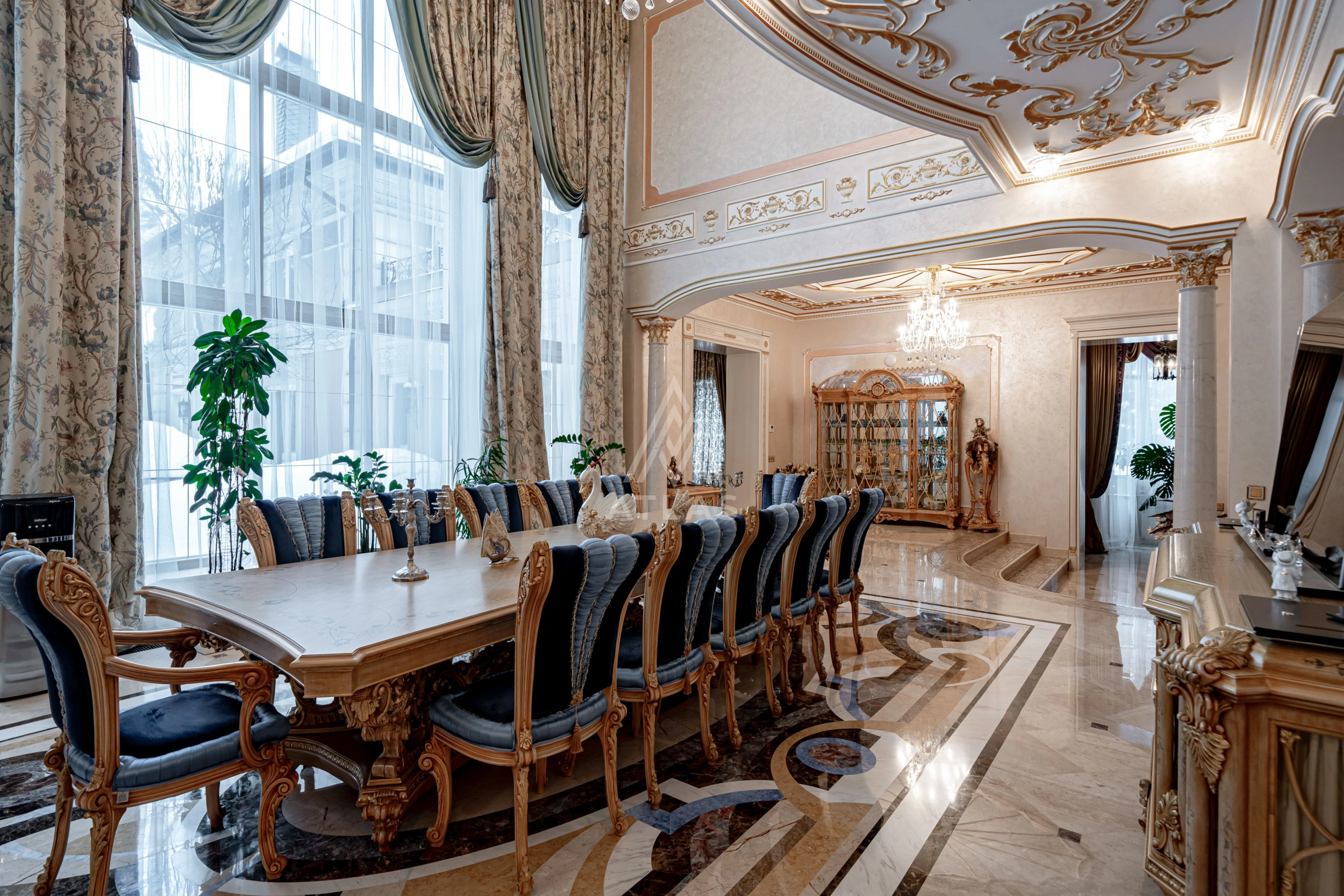 Классическая резиденция с бассейном и гостевыми домами, фото 4