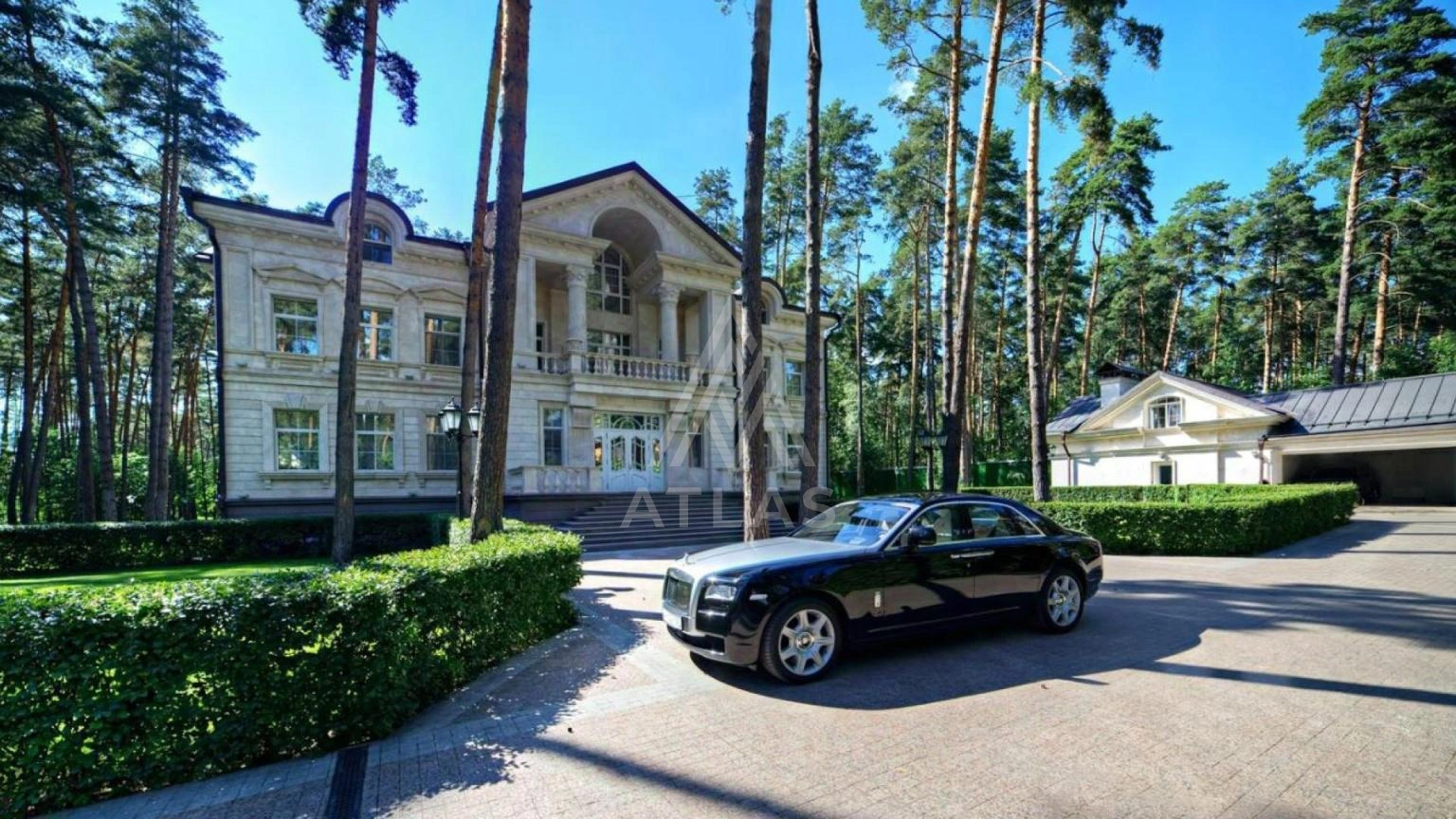 Резиденция со СПА-зоной на лесном участке, фото 1