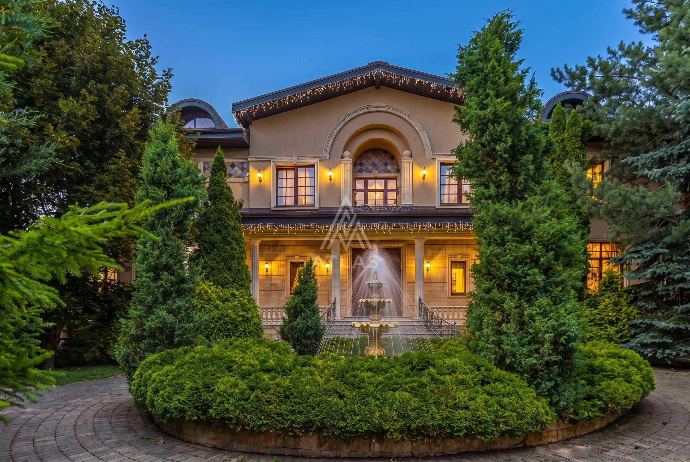Усадьба в классическом стиле у леса, фото 1