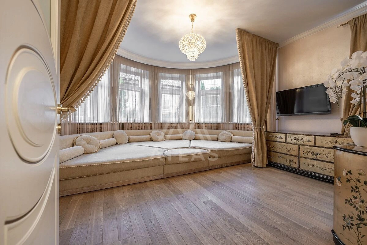 Дом в классическом стиле с SPA-зоной, фото 8