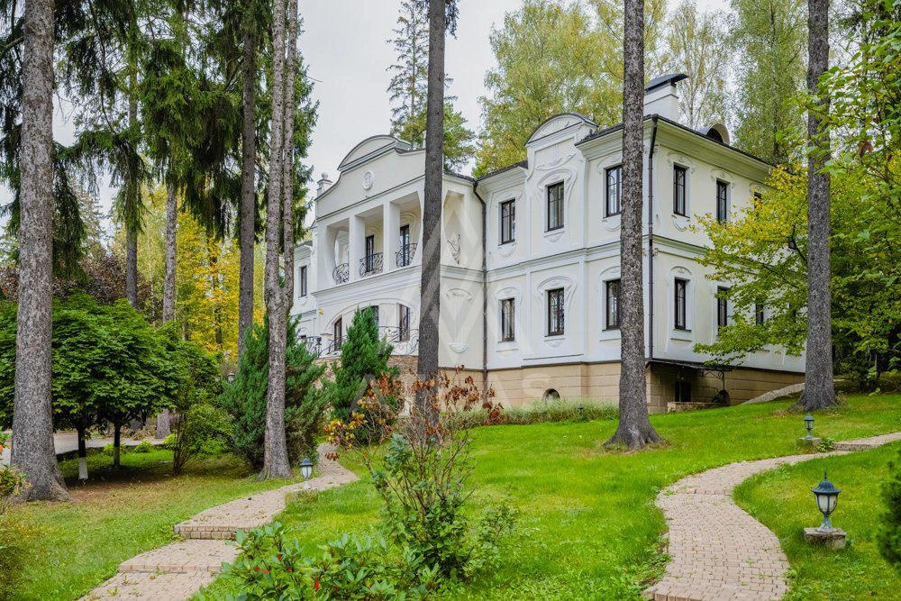 Резиденция в стиле модерн на лесном участке, фото 34