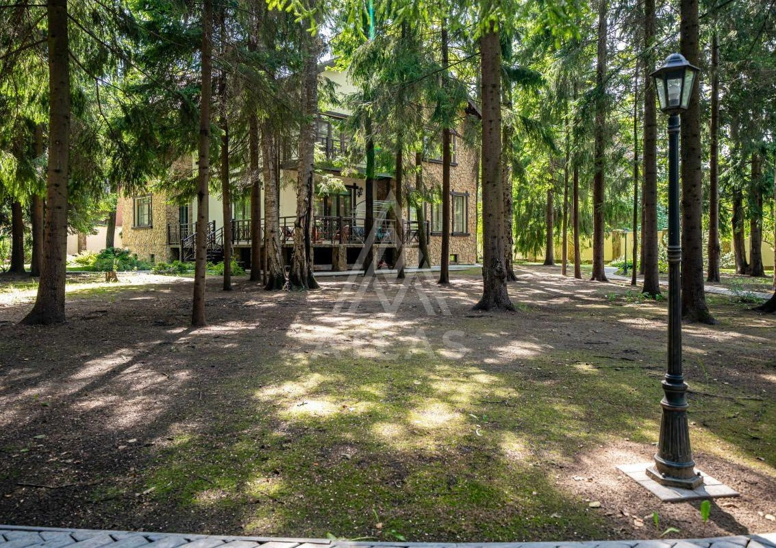 Дом в классическом стиле на лесном участке, фото 27