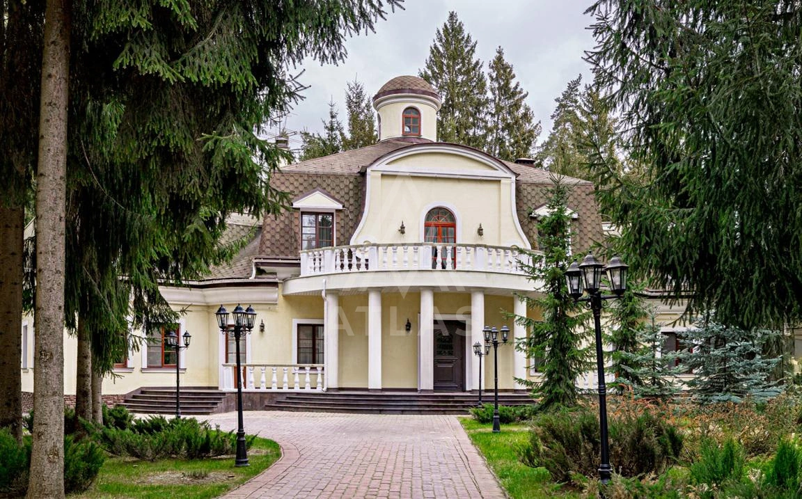 Классический особняк с бассейном на лесном участке, фото 22