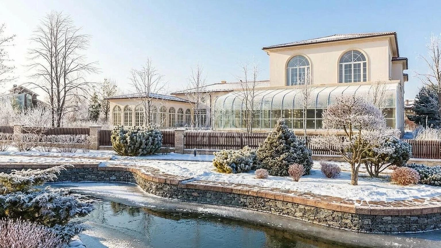 Резиденция под отделку на берегу водного канала, фото 18