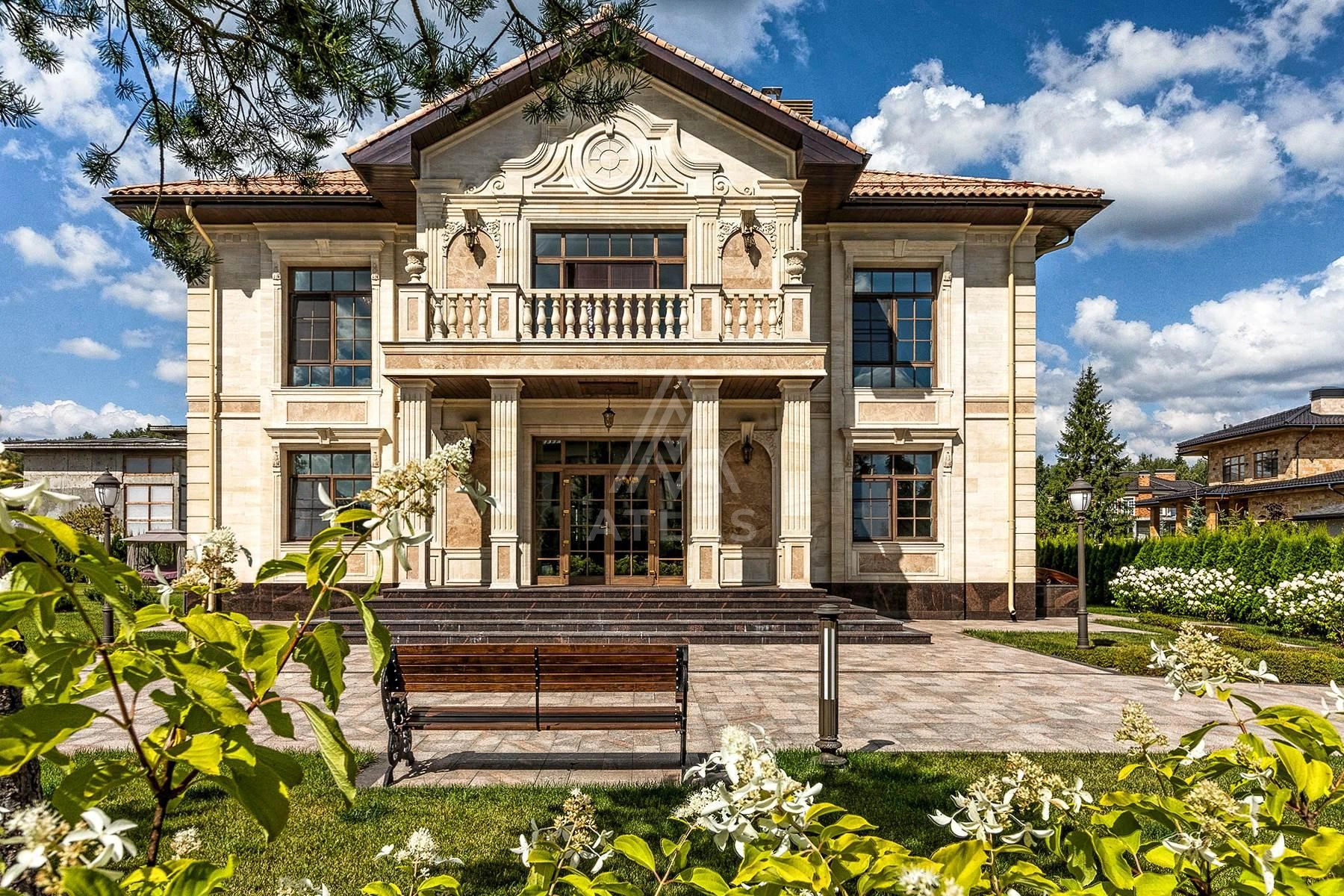 Новый дом с бассейном, фото 1