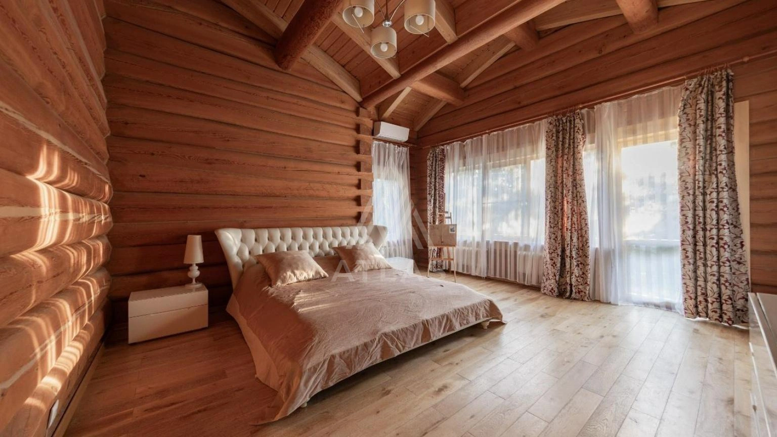 Деревянный дом с панорамным остеклением, фото 8