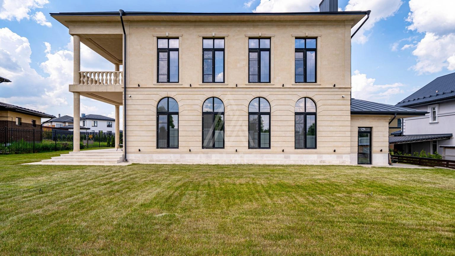 Современный дом для большой семьи, фото 19