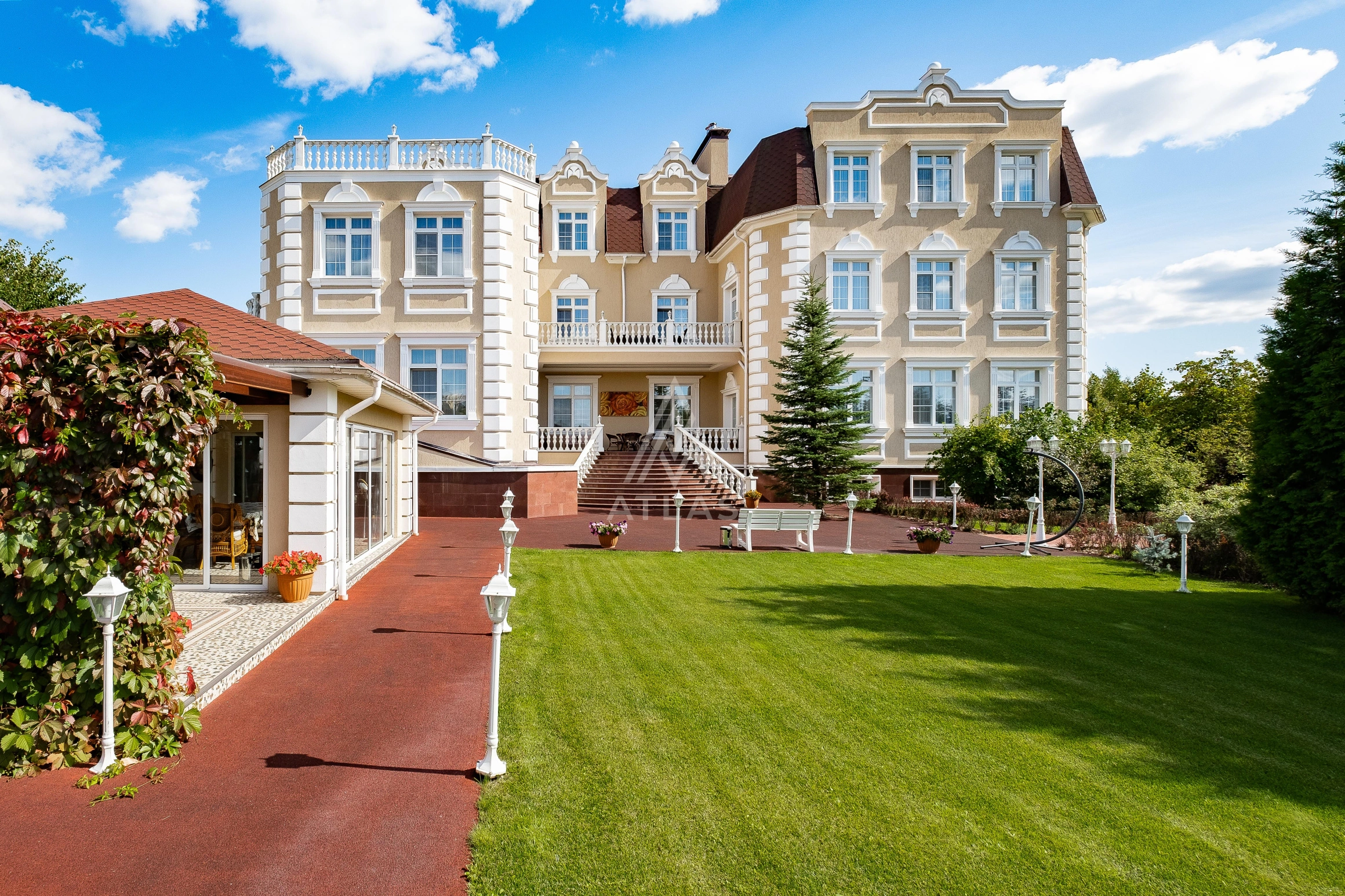 Дом в классическом стиле с бассейном, фото 26
