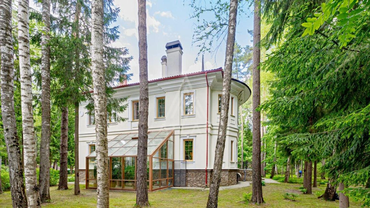 Классический дом в окружении леса, фото 19