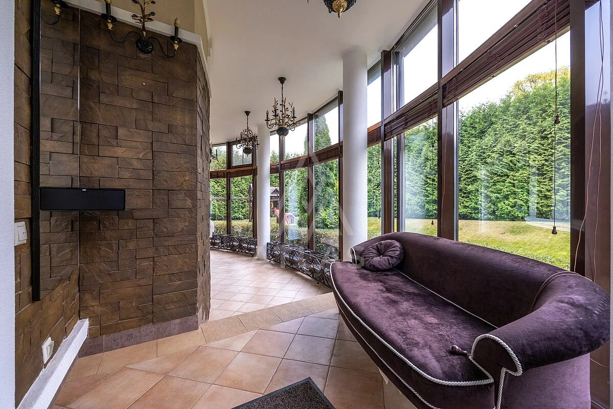 Дом в классическом стиле с SPA-зоной, фото 7