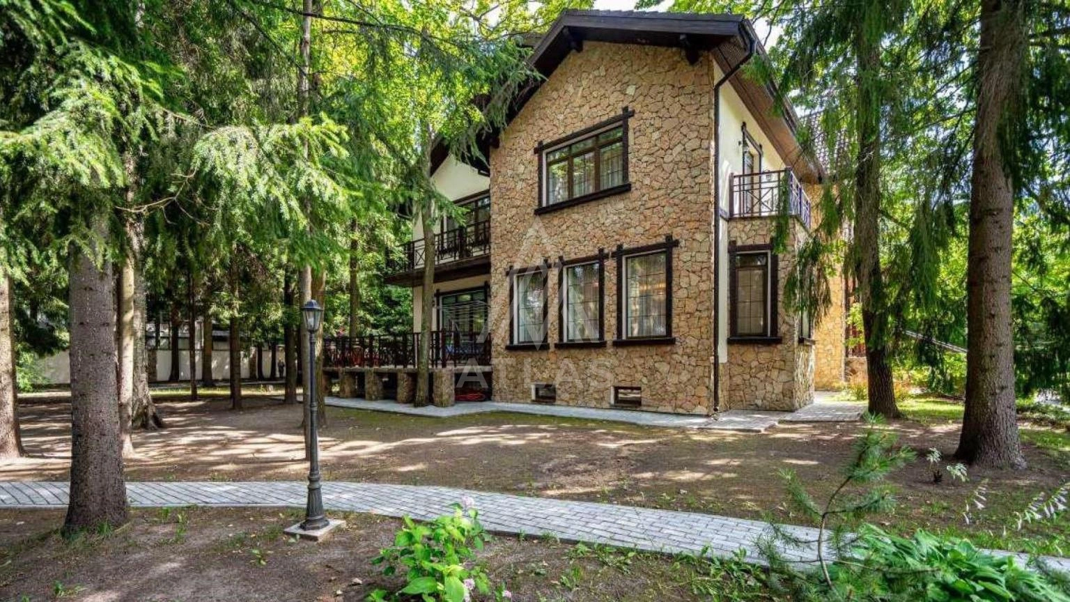 Классический дом на участке с вековыми деревьями, фото 24
