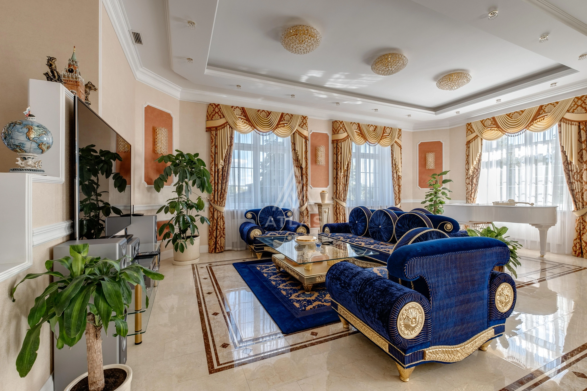Дом в классическом стиле с бассейном, фото 5