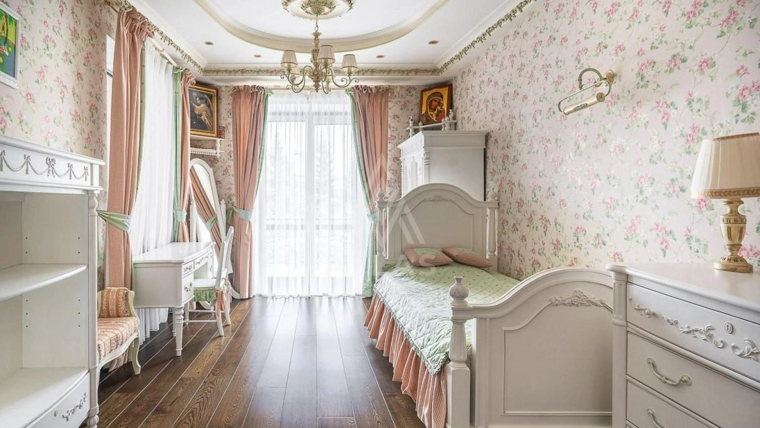 Дом в классическом стиле с бассейном, фото 14
