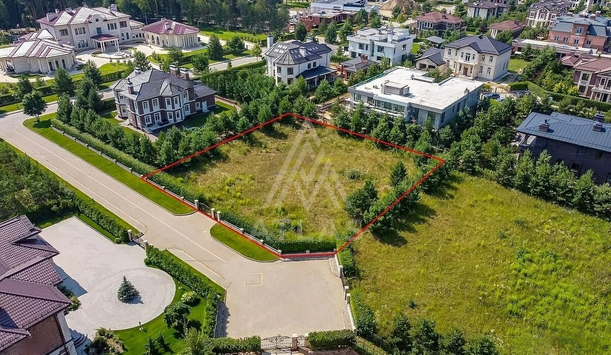 Участок в центре поселка, фото 1