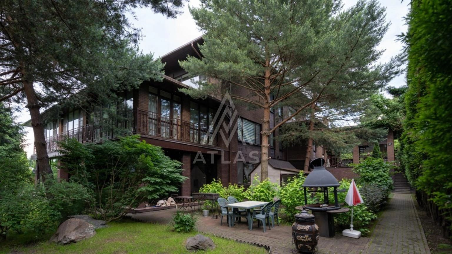 Классический дом у парка, фото 1