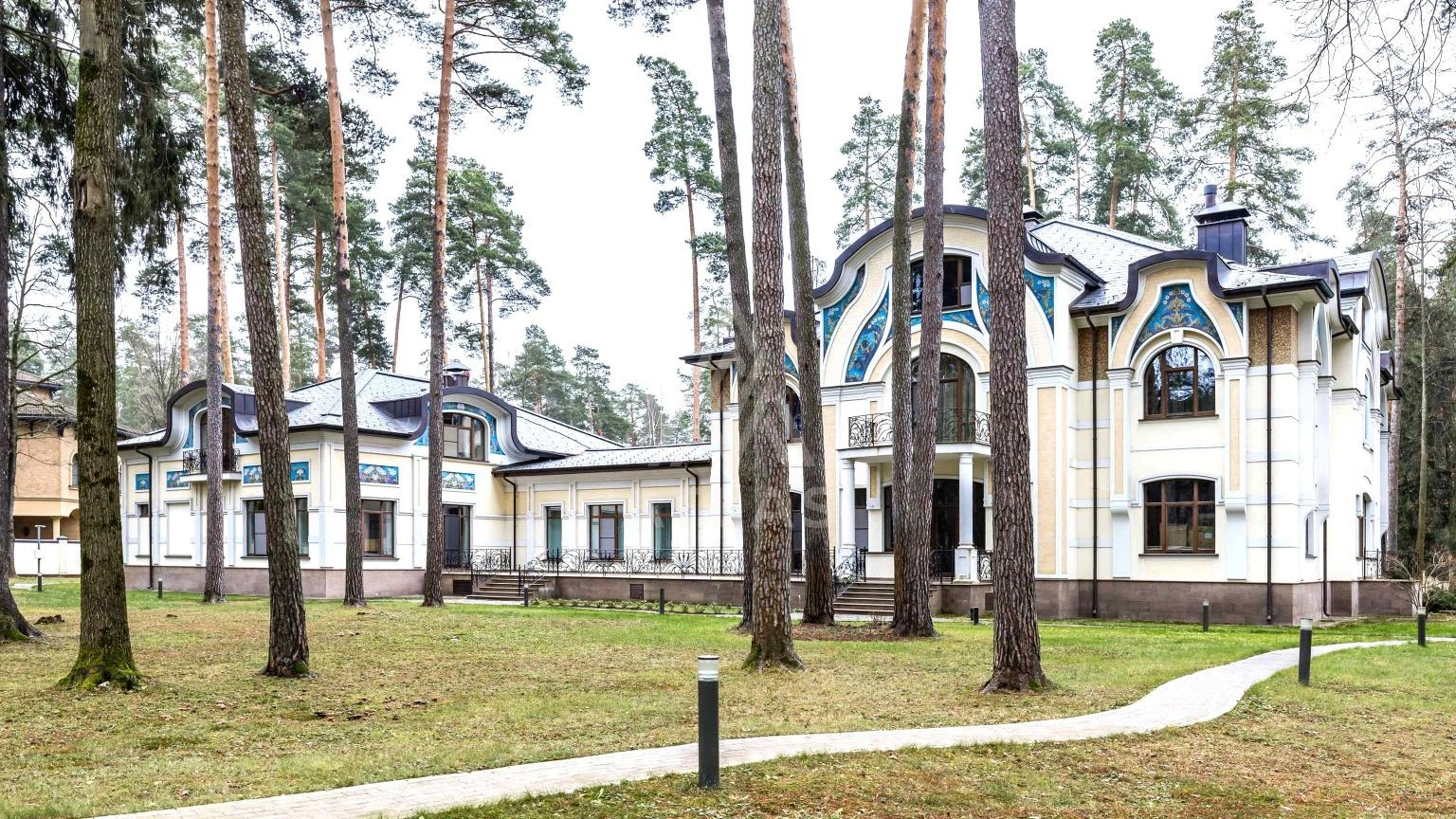 Классическая резиденция с бассейном, фото 1