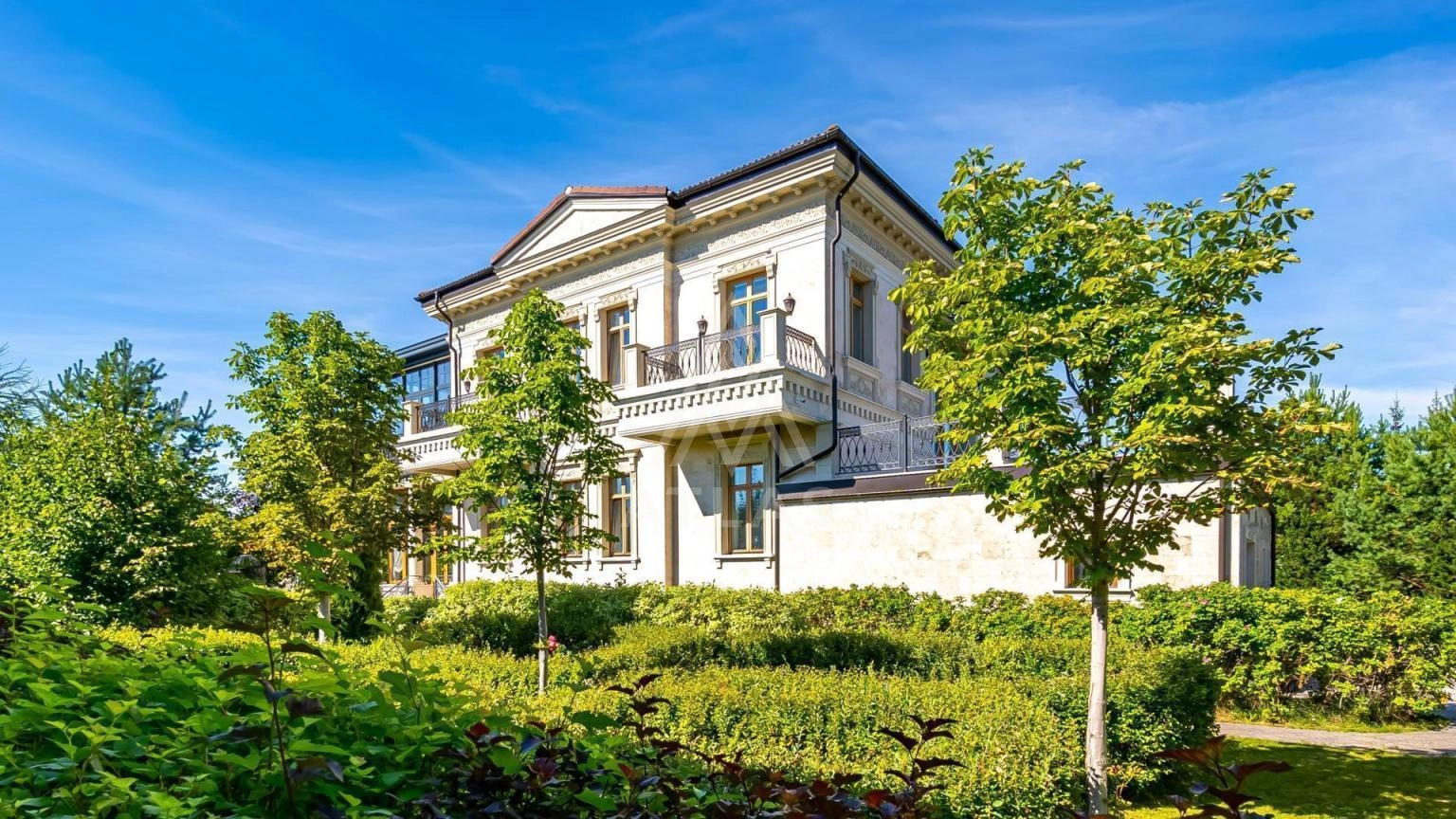Классический особняк с полноценным SPA c бассейном, фото 2