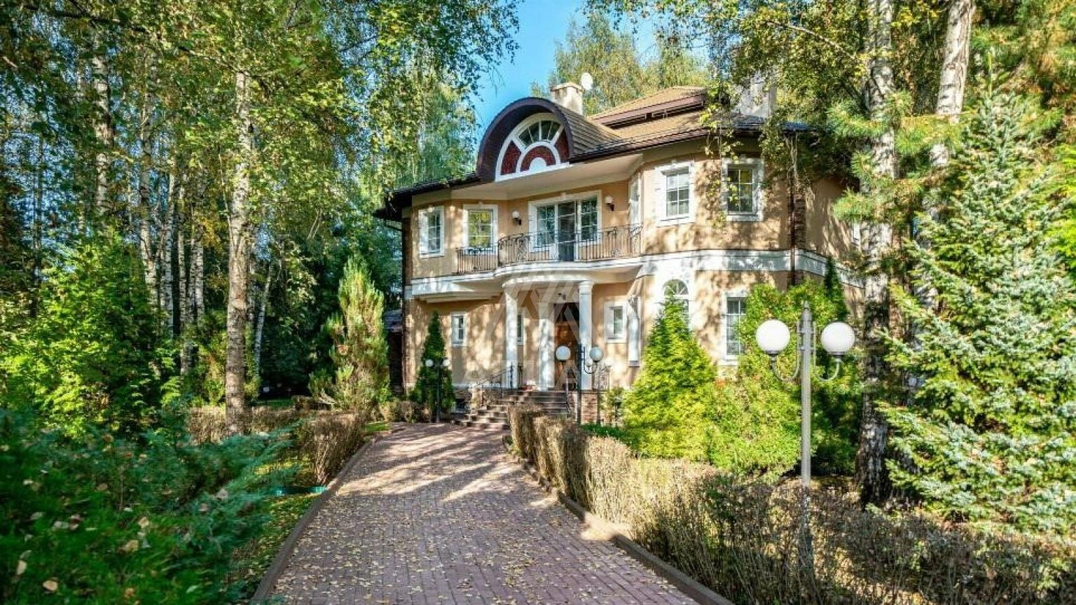 Дом в классическом архитектурном стиле, фото 1